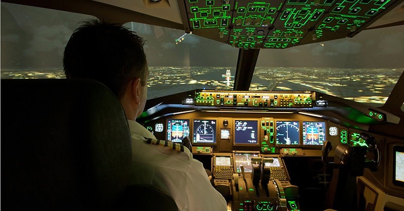 Sicht des Hobbypiloten beim Landeanflug einer Boeing im Flugsimulator.