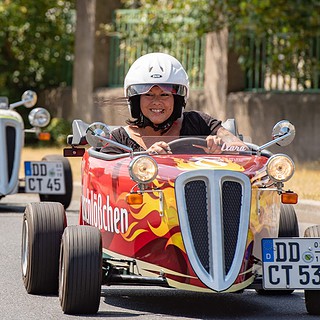Zwei HotRods fahern auf der Straße, HotRod Stadtrundfahrt in Dresden