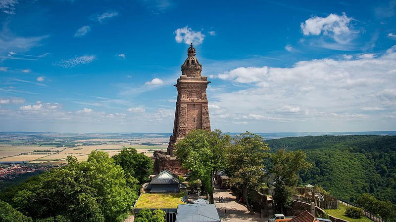 Ein großes Denkmal n Kyffhausen.
