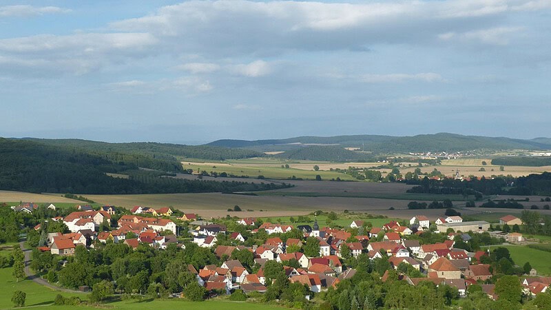 Ausblick aus der Luft auf die Landschaft rund um Leipzig. Hubschrauber Rundflug.