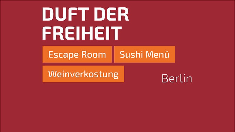 Rote Grafik mit Überschrift „Duft der Freiheit“ und orangenen Feldern für Escape Room, Sushi Menü und Weinverkostung in Berlin.