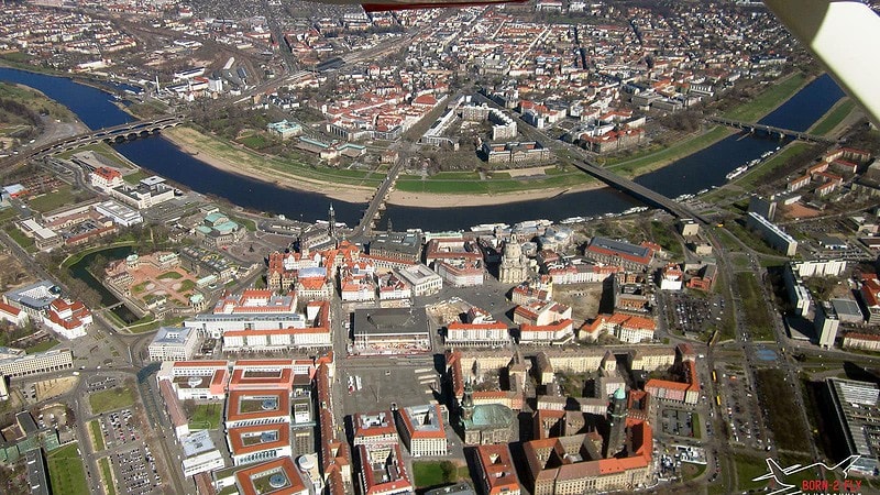 Aussicht über Dresden bei einem Rundflug für drei Personen.
