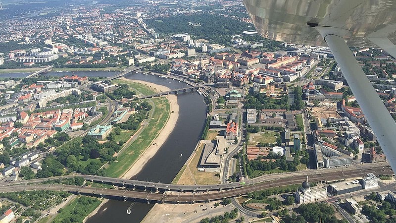 Aussicht über der Dresdner Altstadt aus der Luft - Rundflug über die Oberlausitz.