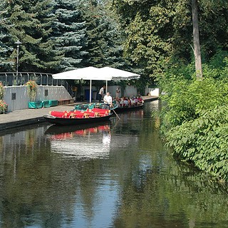 Anlegesteg am Spreehafen für die Kahnfahrt mit Mondschein im Spreewald.