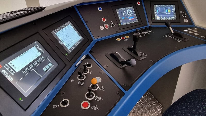 Eine seitliche Nahaufnahme des Bedienungspultes der Siemens Vectron.