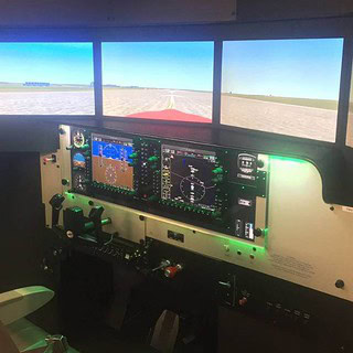 Cockpit eines Flugsimulators in Dortmund.