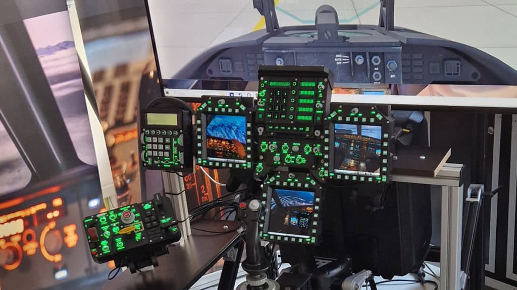 Steuerelemente des 4D Flugsimulators in Frankfurt.