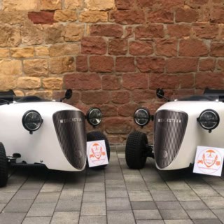 Zwei Hot Rods.