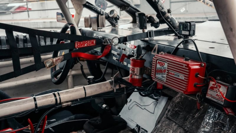Ansicht eines Nascar Cockpits von der Beifahrerseite