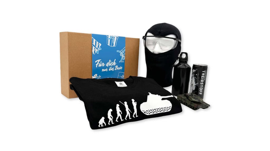 EF-Geschenkbox-Panzer Geschenkbox der Erlebnisfabrik zu Panzer Erlebnissen mit passenden Inhalten und blauer Banderole.