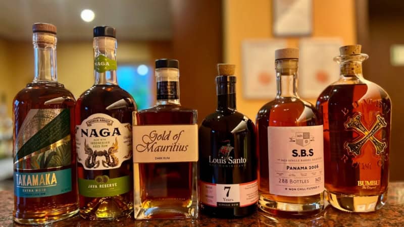Auswahl von sechs Rum Flaschen für das Rum Tasting in Dresden.